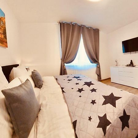 Apartament Comfort Primaverii Rîşnov Esterno foto