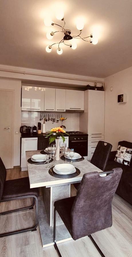 Apartament Comfort Primaverii Rîşnov Esterno foto